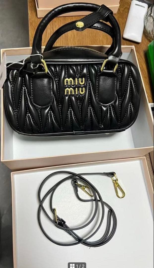MIU MIU ハンドバッグ（ブラック）