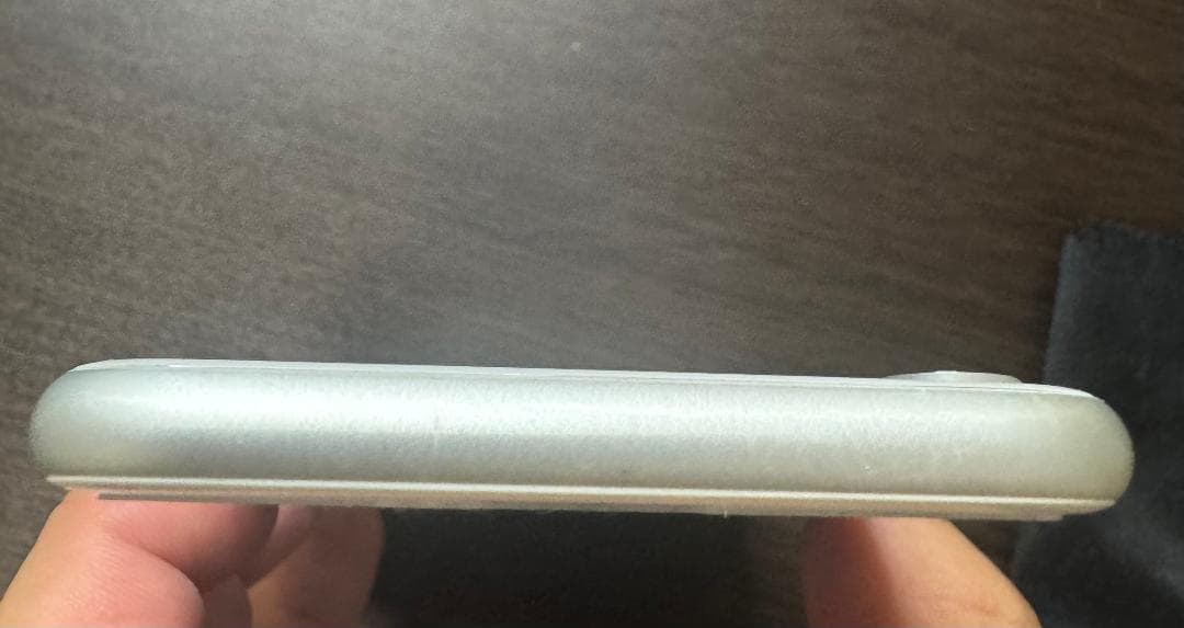 美品 iPhone 8 シルバー 64GB SIMフリー