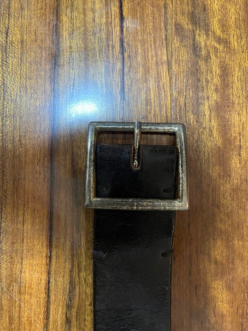 リーバイス(LEVI'S)ブラックレザースタッズベルト　イタリア製