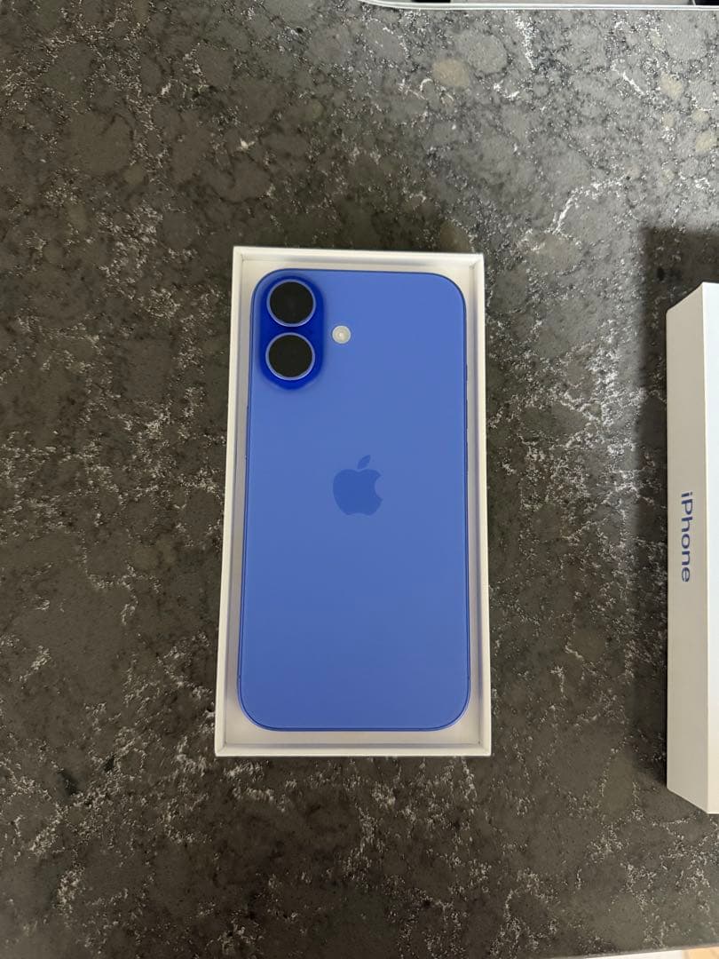 iPhone 16 128GB ウルトラマリン　ケース付き