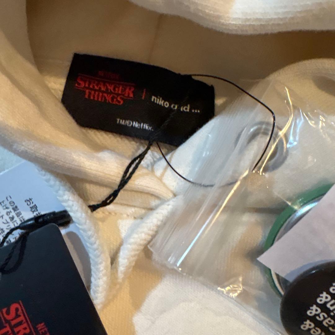 STRANGER THINGS niko and コラボ　パーカー　ホワイト