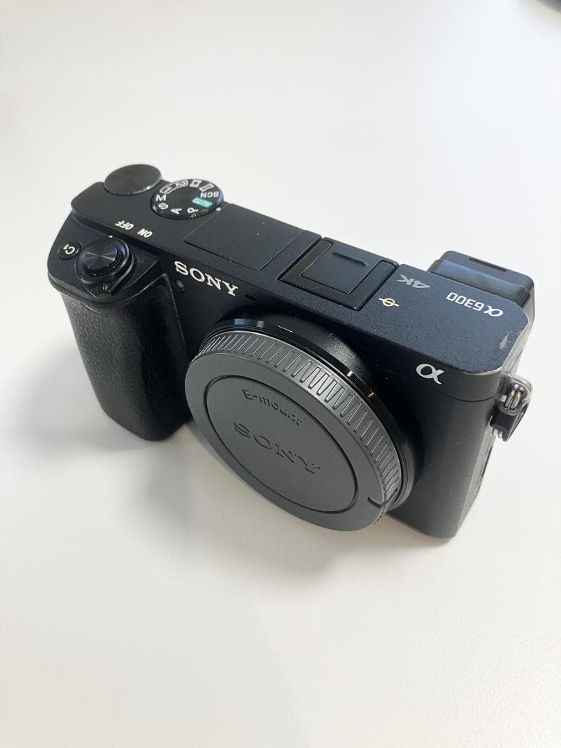 SONY α6300と単焦点レンズセット（純正バッテリー＋純正チャージャー付き）