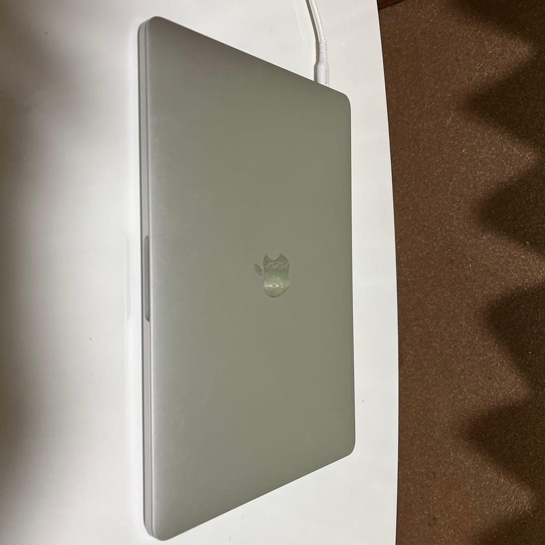 Apple MacBook Pro 2019年モデル、ほとんど使ってません。