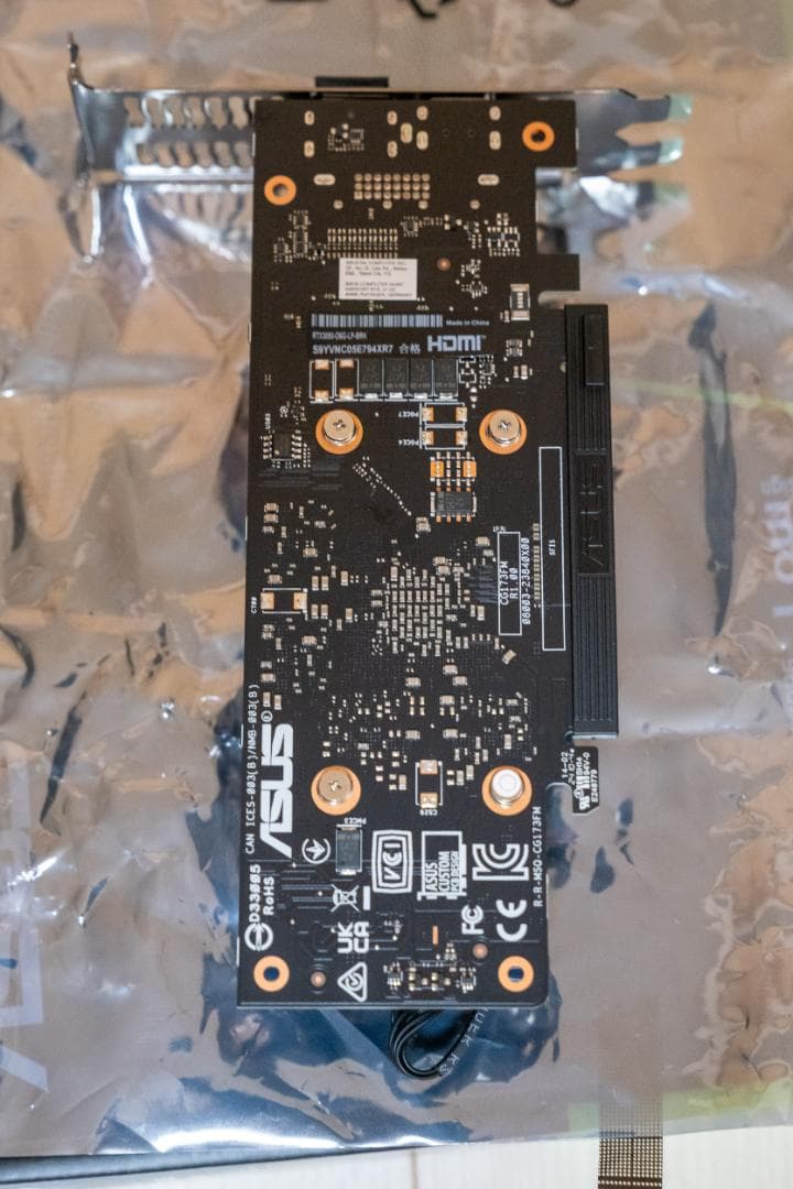 グラフィックボード・グラボ・ビデオカード ASUS GeForce RTX 3050 LP BRK OC Edition