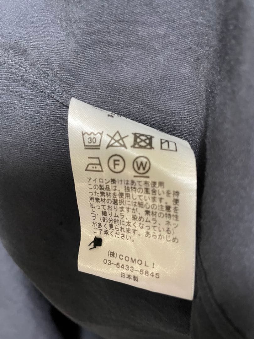 COMOLI ネイビー 長袖シャツ ポケット付き