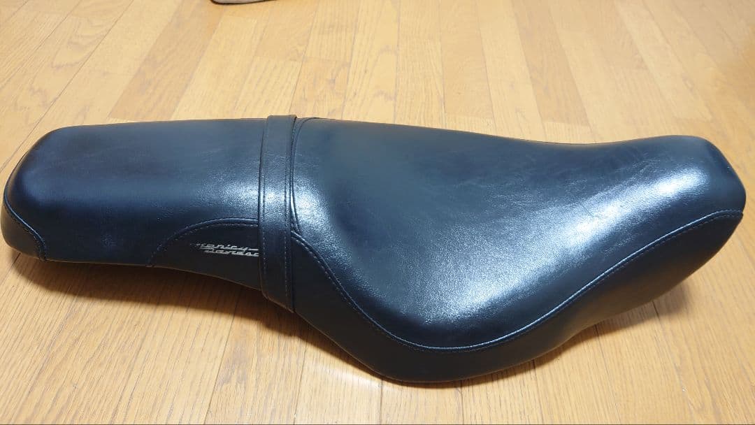 Nas様用 ハーレー スポーツスター 純正バッドランダーシート