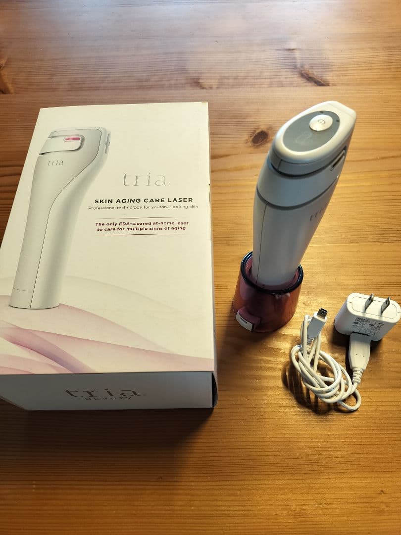 tria SKIN AGING CARE LASER 本体と付属品