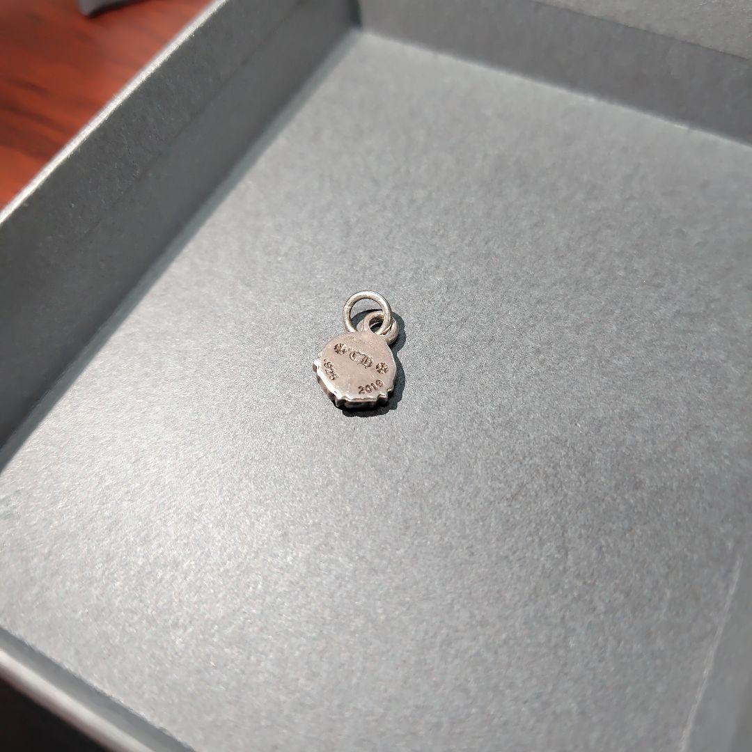 クロムハーツ　ピースサインチャーム