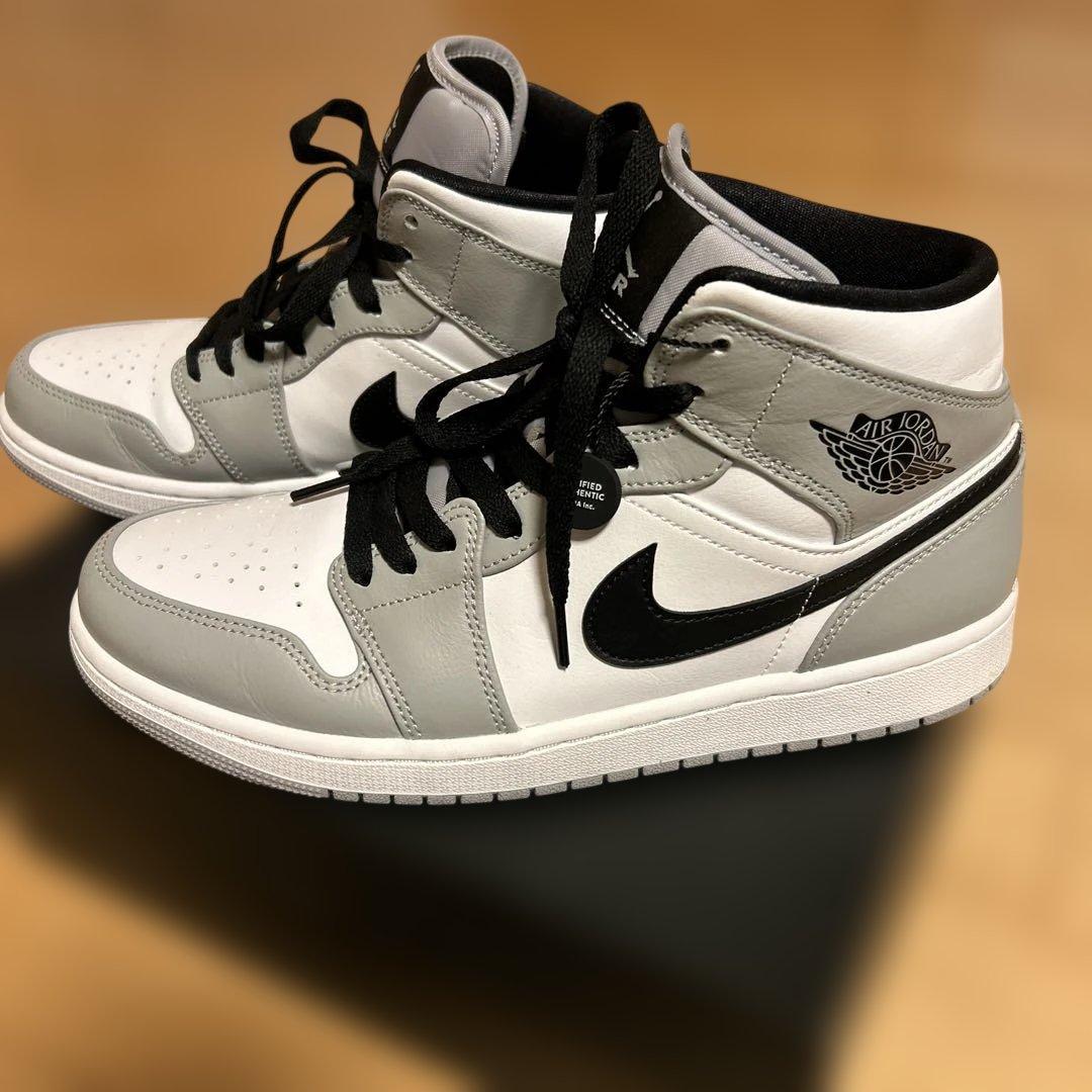 Nike Air Jordan 1 MID ライトスモークグレーホワイトブラック