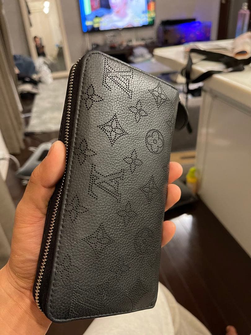 ヴィトン　メンズ　長財布　革　定価18万　送料込み