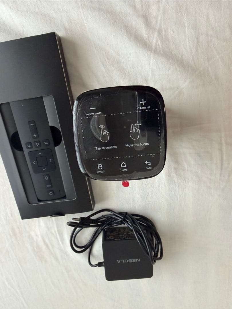 Nedula Apollo by Ankerプロジェクター 本体/純正三脚付き