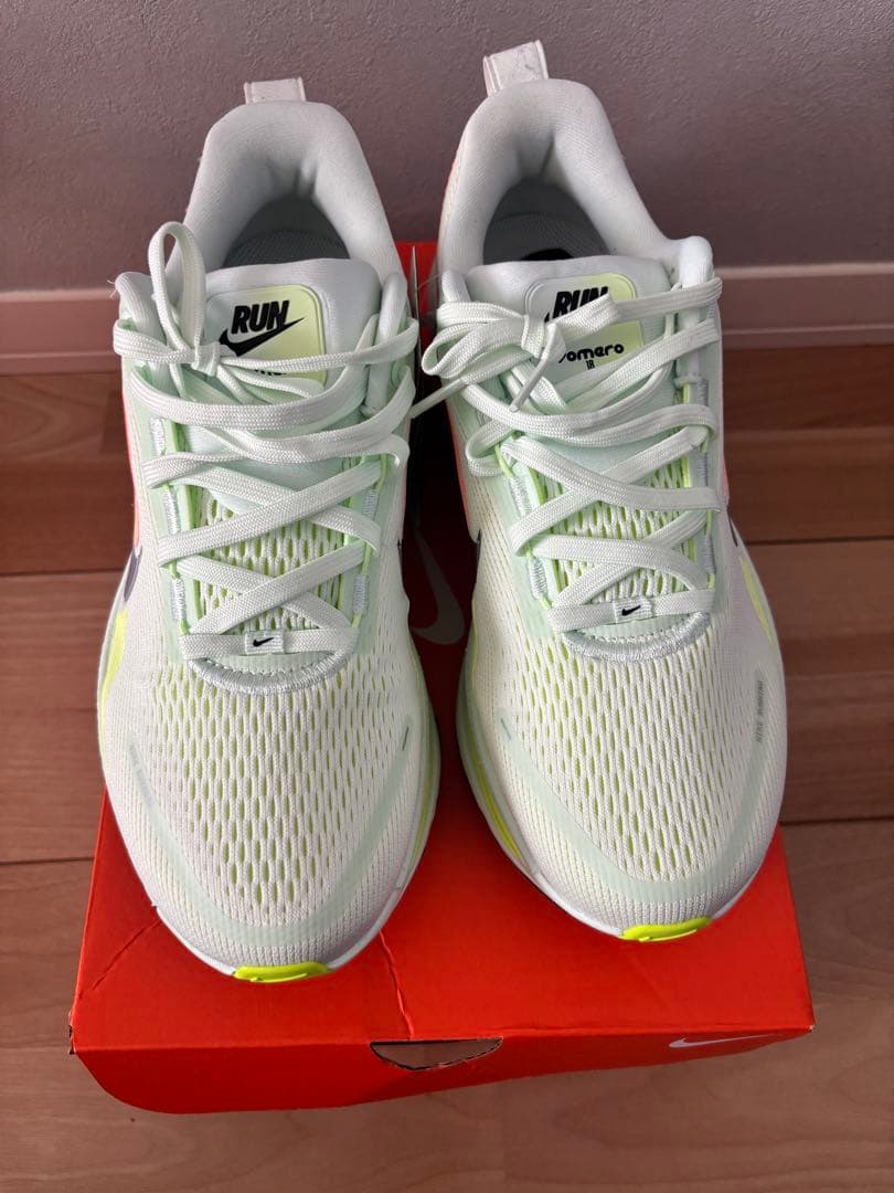 Nike VOMERO 18 ランニングシューズ