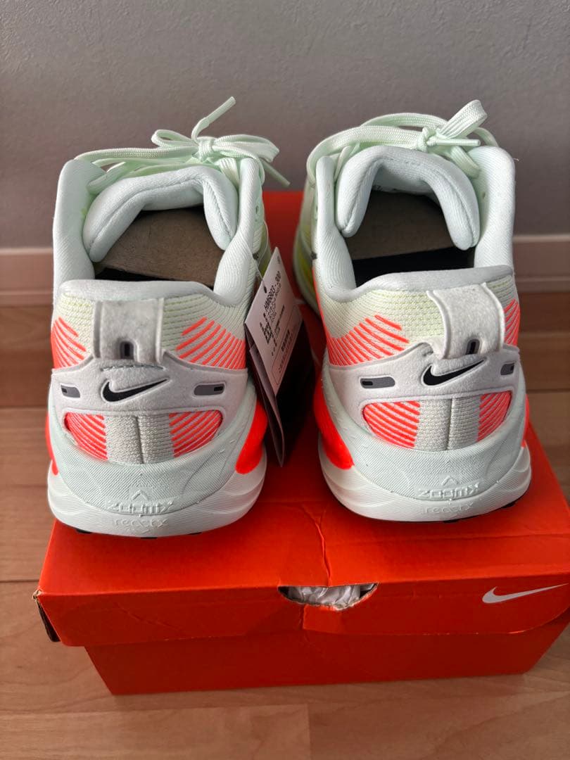 Nike VOMERO 18 ランニングシューズ