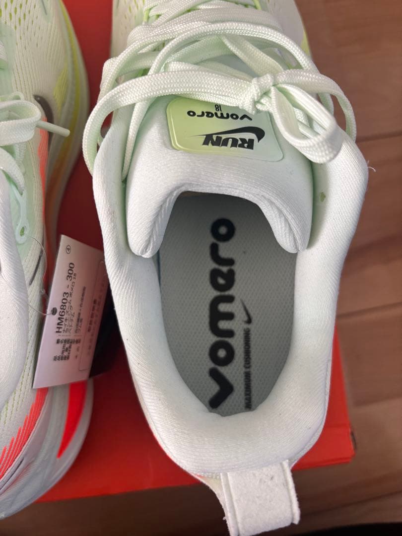 Nike VOMERO 18 ランニングシューズ