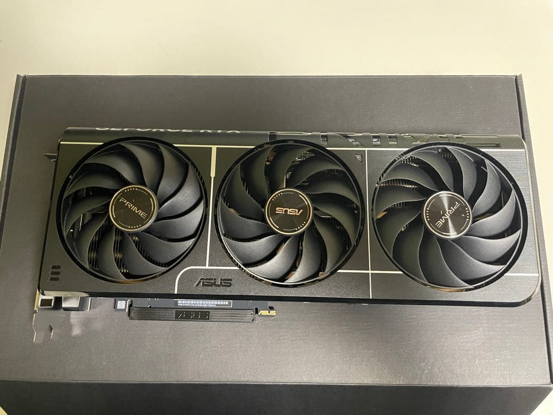 グラフィックボード・グラボ・ビデオカード ASUS GeForce RTX 5070 Ti OC 16GB