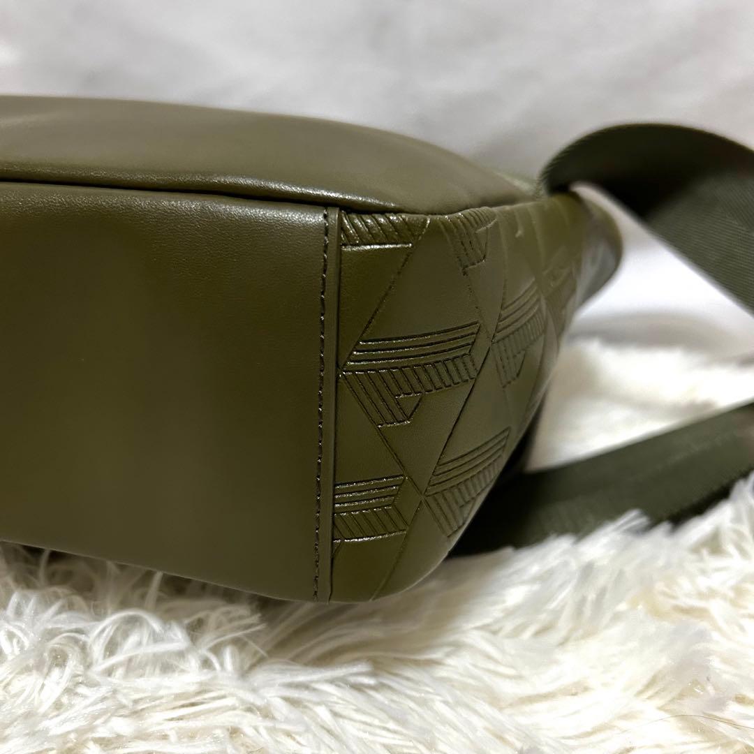 未使用品　LACOSTE ラコステ　メッセンジャーバッグ　カーキ　レザー　革