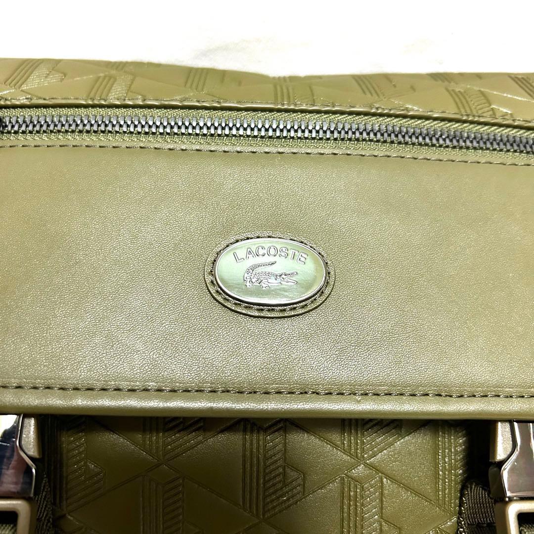 未使用品　LACOSTE ラコステ　メッセンジャーバッグ　カーキ　レザー　革