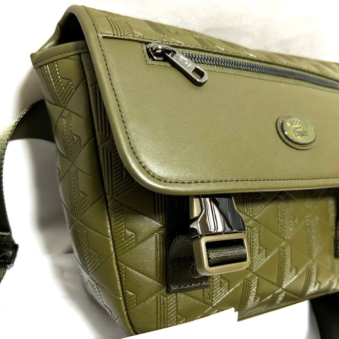 未使用品　LACOSTE ラコステ　メッセンジャーバッグ　カーキ　レザー　革