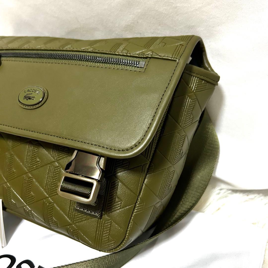 未使用品　LACOSTE ラコステ　メッセンジャーバッグ　カーキ　レザー　革