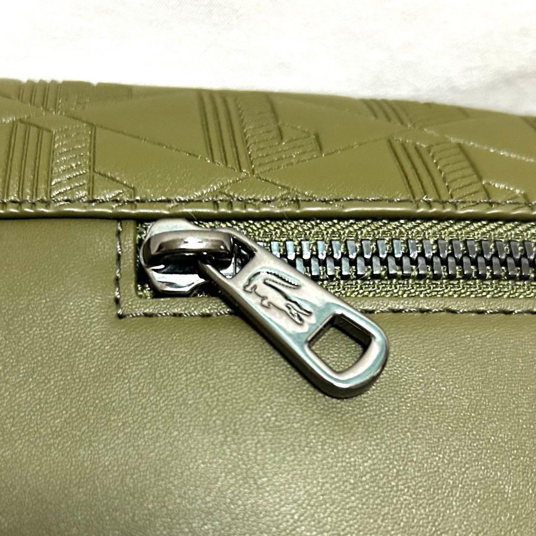 未使用品　LACOSTE ラコステ　メッセンジャーバッグ　カーキ　レザー　革