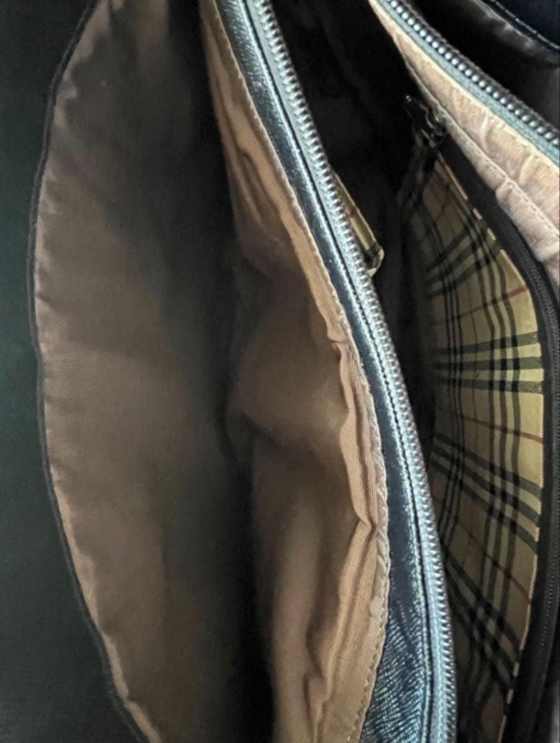 Burberryバーバリー　レザーバッグ　トートバック　ブラック