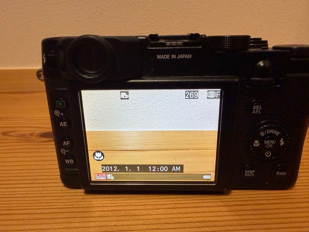 Fujifilm オールドコンデジ　X10