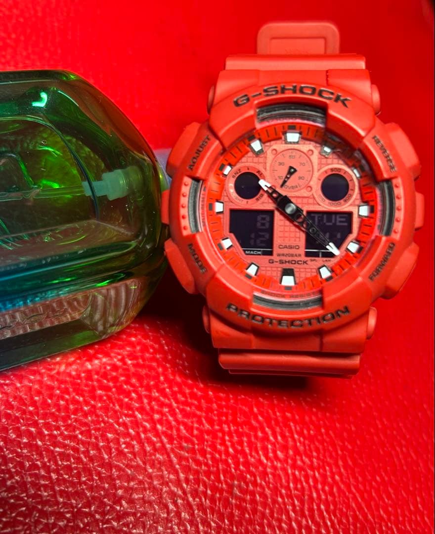 G-SHOCK　腕時計　レッド
