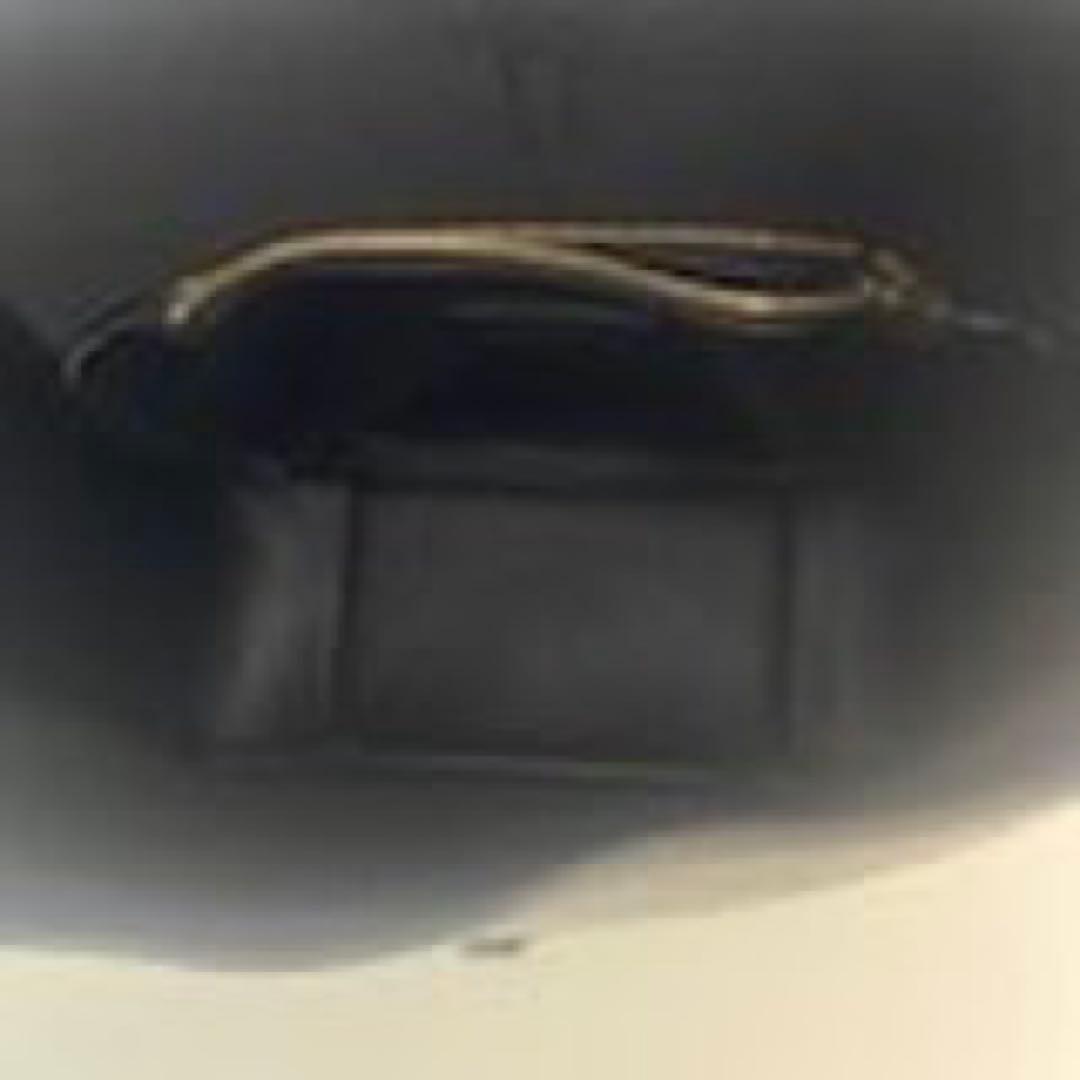 Saint Laurent（サンローラン）ロゴ付きレザーハンドバッグ