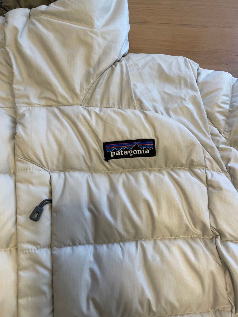 patagonia フード付きダウンジャケット アイボリー
