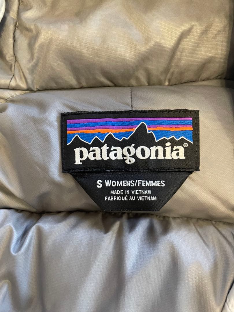 patagonia フード付きダウンジャケット アイボリー