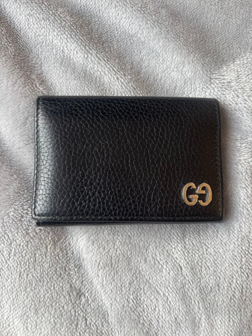 【グッチ】黒いレザー名刺入れ GGロゴ付き