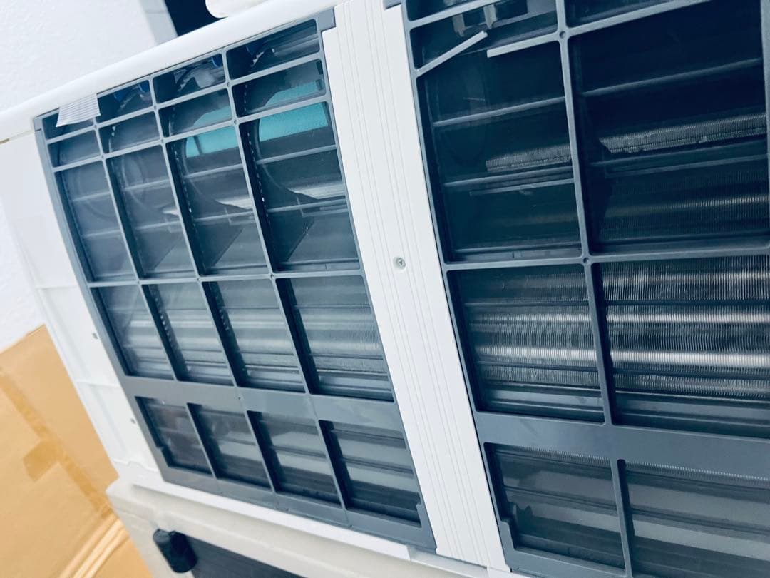 三菱ルームエアコン MSZ-ZW6319S-W 、200V、主に20畳用。