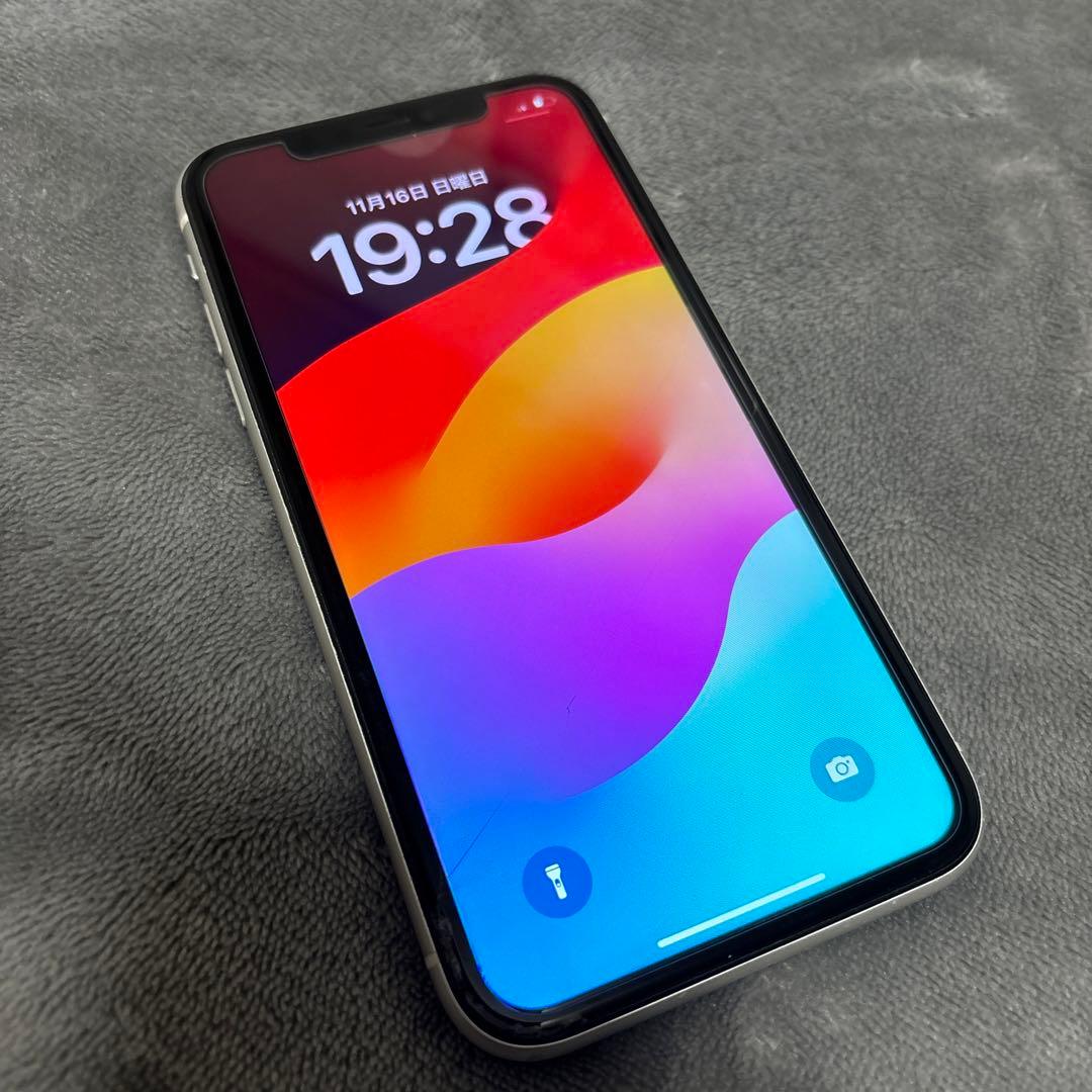 iPhone 11 ホワイト64GB 本体 充電器・イヤフォン付き