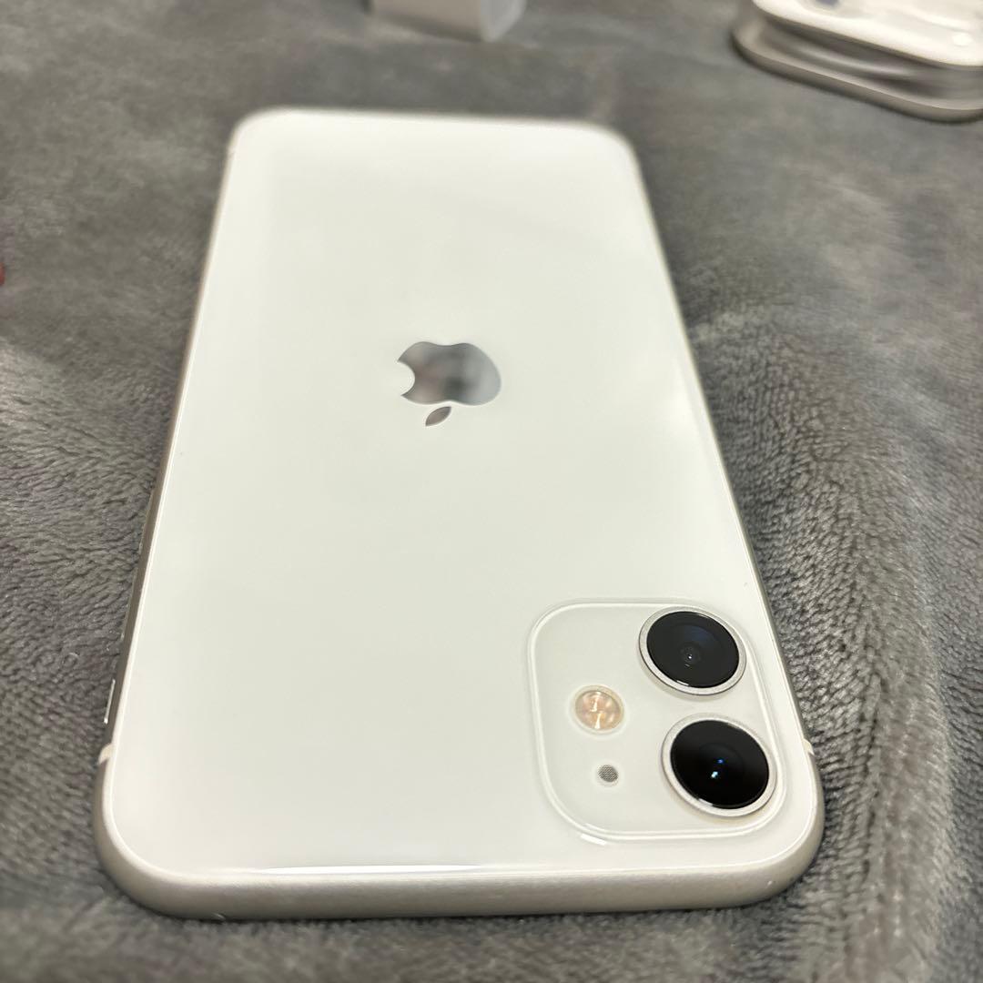 iPhone 11 ホワイト64GB 本体 充電器・イヤフォン付き