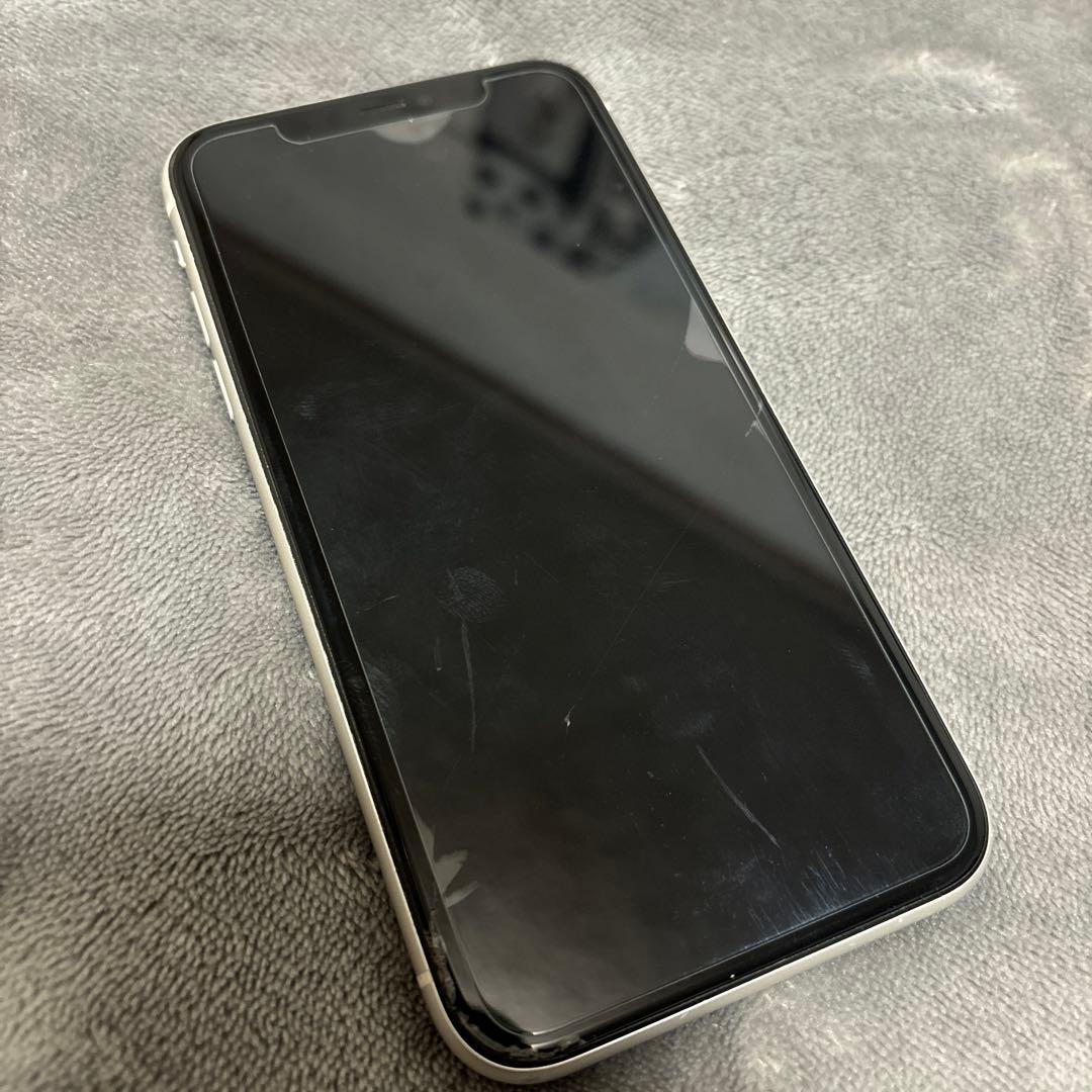 iPhone 11 ホワイト64GB 本体 充電器・イヤフォン付き