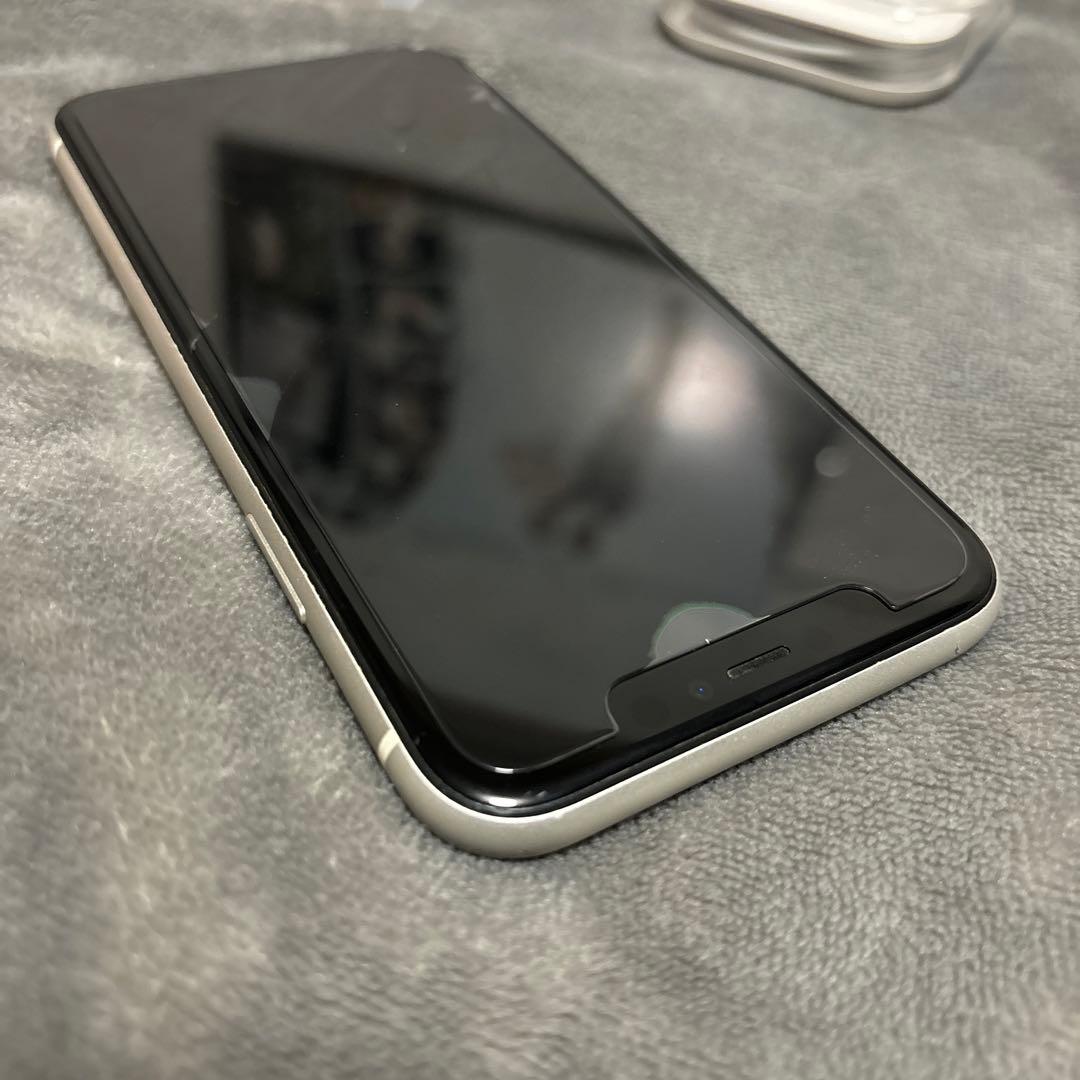 iPhone 11 ホワイト64GB 本体 充電器・イヤフォン付き