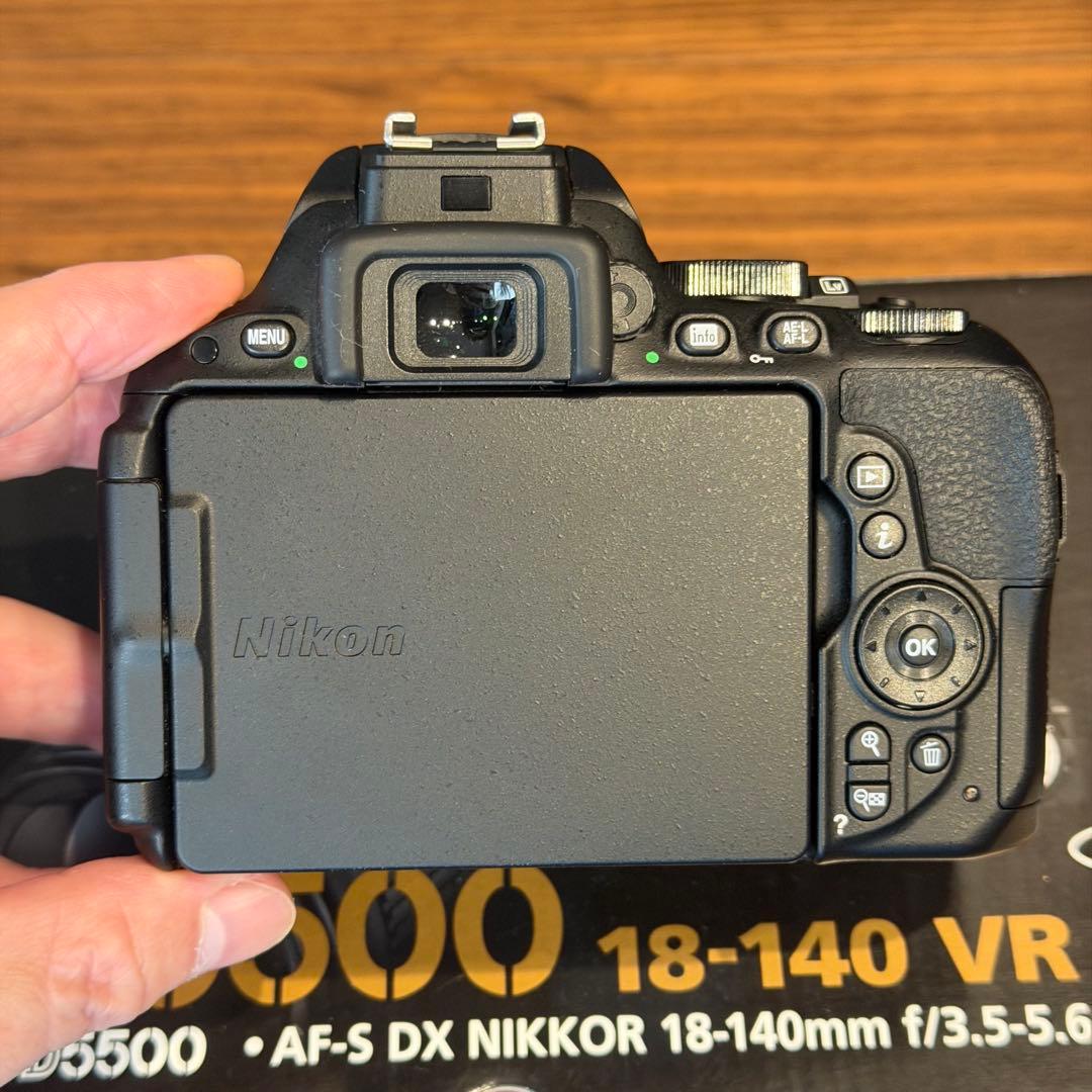 Nikon D5500 デジタル一眼レフ 18-140 VR レンズキット