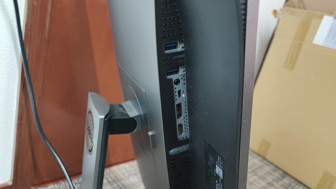 Dellの高性能4Kモニター U2720Q