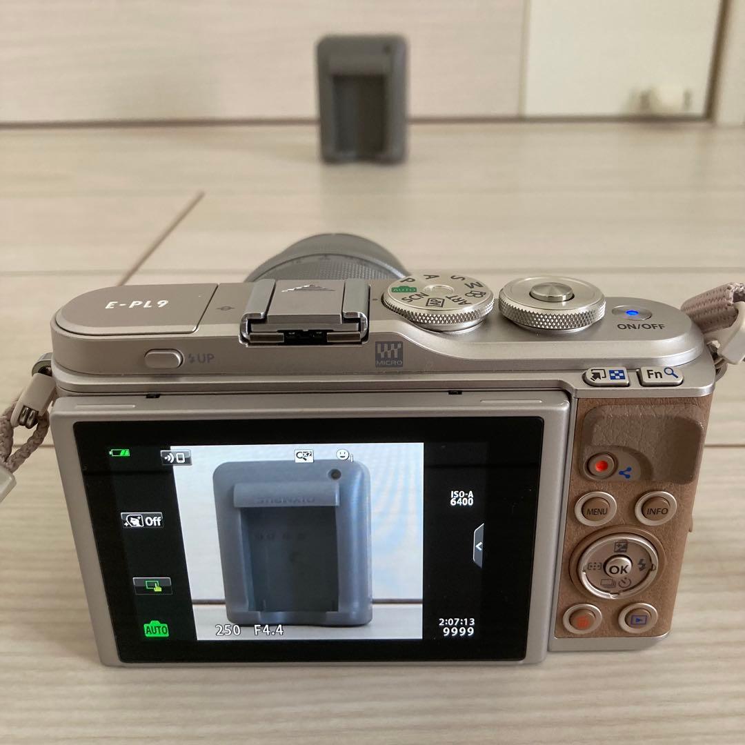 OLYMPUS PEN　E-PL9　レンズ2つ付き
