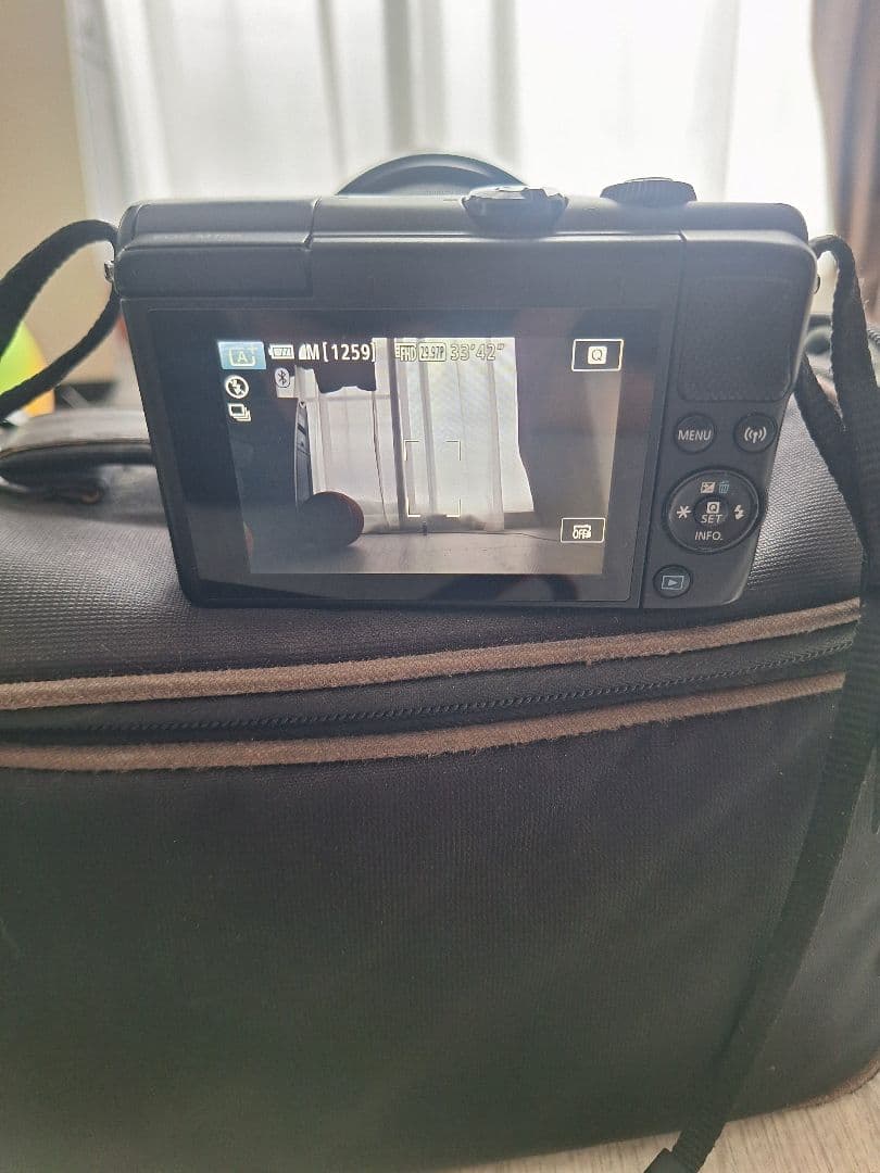 Canon　EOS M100 ミラーレスカメラ