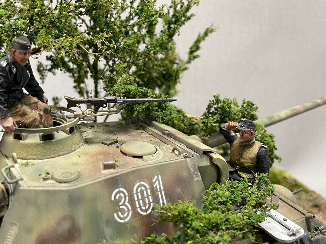 戦車ジオラマ　1/35 ドイツ　パンターG型と戦車兵