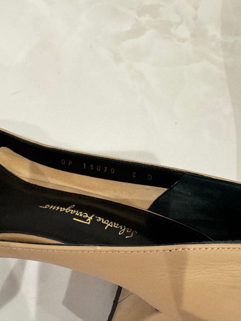 フェラガモ ベージュ/ブラック　ハイヒール