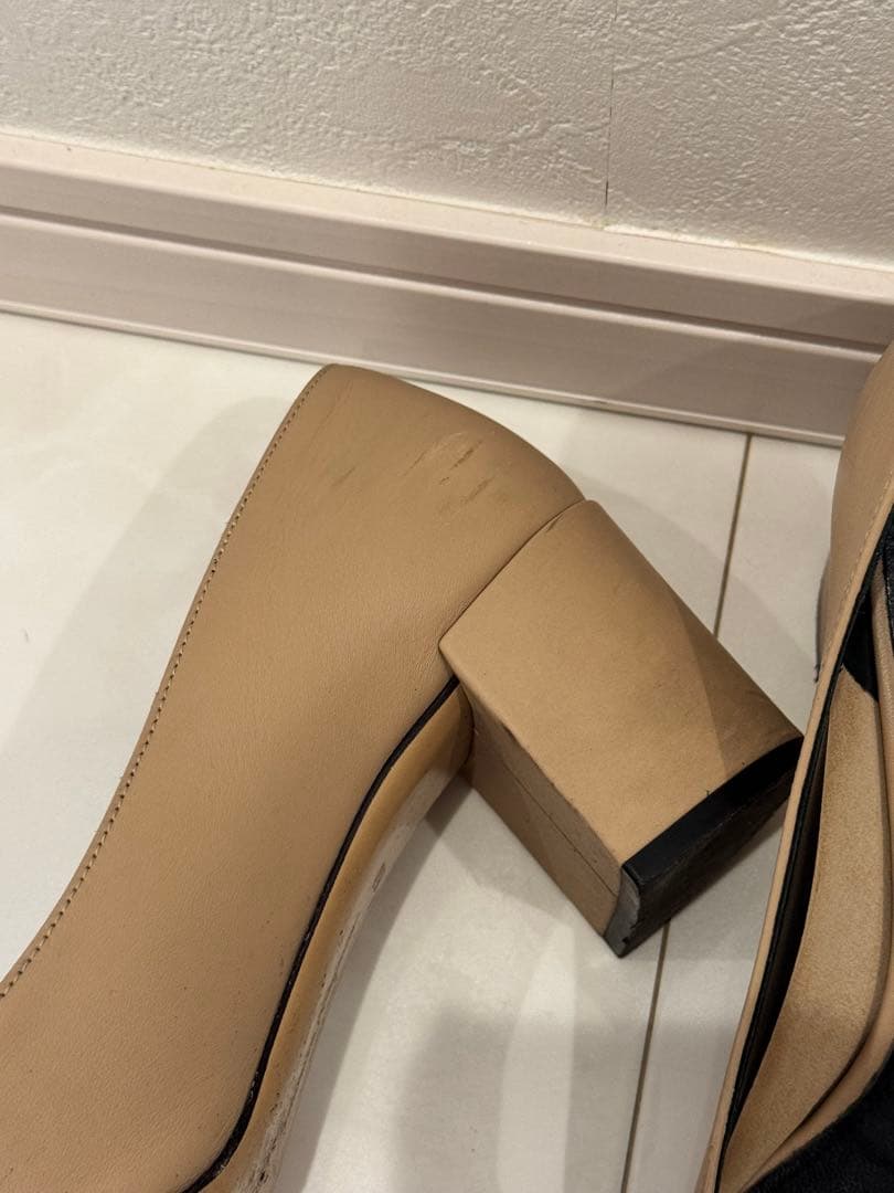 フェラガモ ベージュ/ブラック　ハイヒール