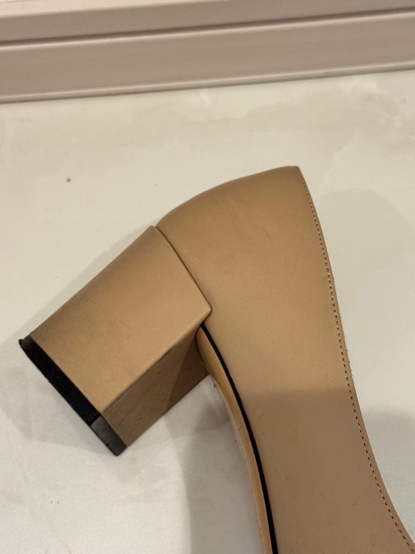 フェラガモ ベージュ/ブラック　ハイヒール