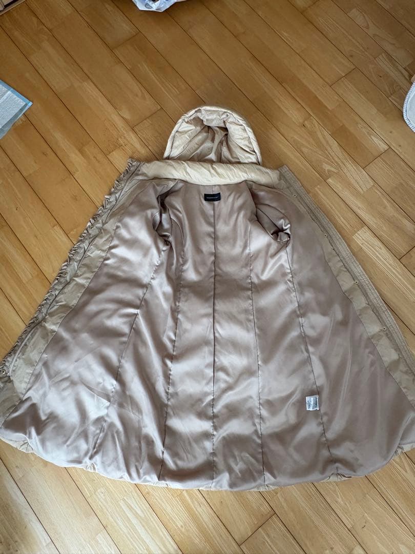 22時までお値下げQUEENS COURT ベージュ フリル付きダウンジャケット