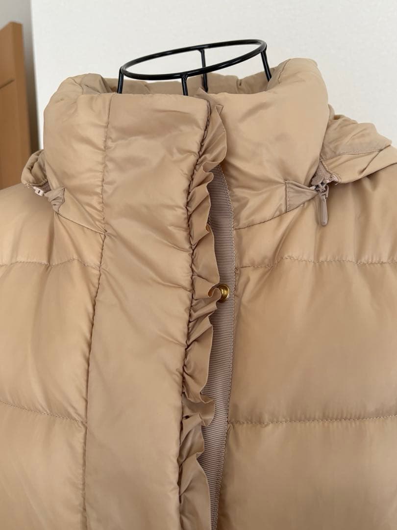 22時までお値下げQUEENS COURT ベージュ フリル付きダウンジャケット