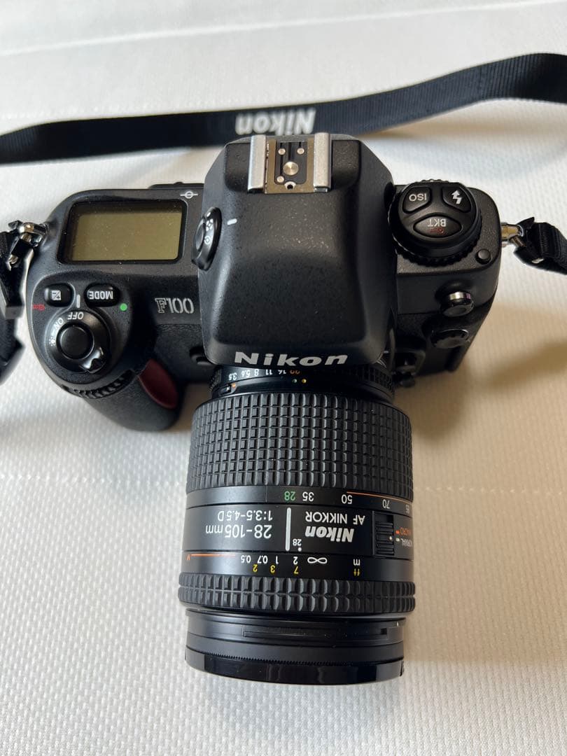 Nikon F100 一眼レフカメラ + Nikkor 28-105mm