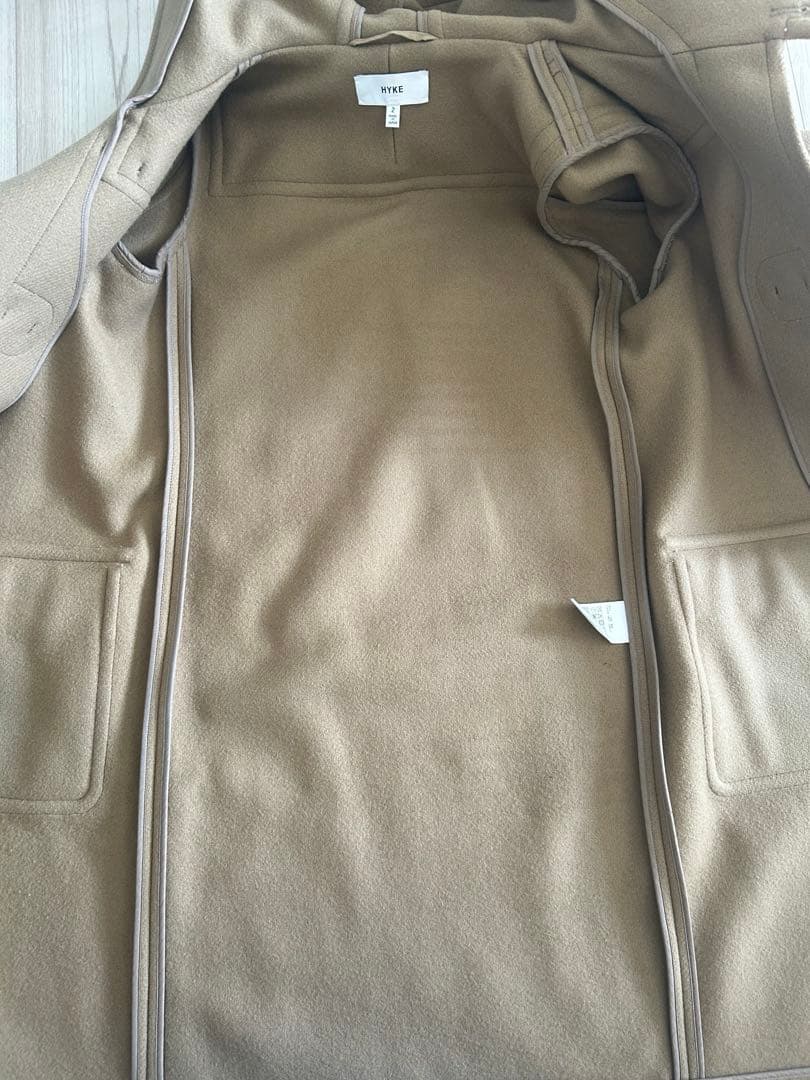 ＜HYKE（ハイク）＞ダッフルコートBEIGE■■■