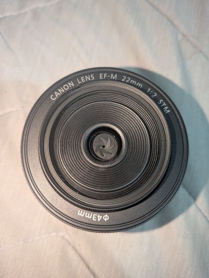 Canon EF-M 22mm F2 STM レンズ