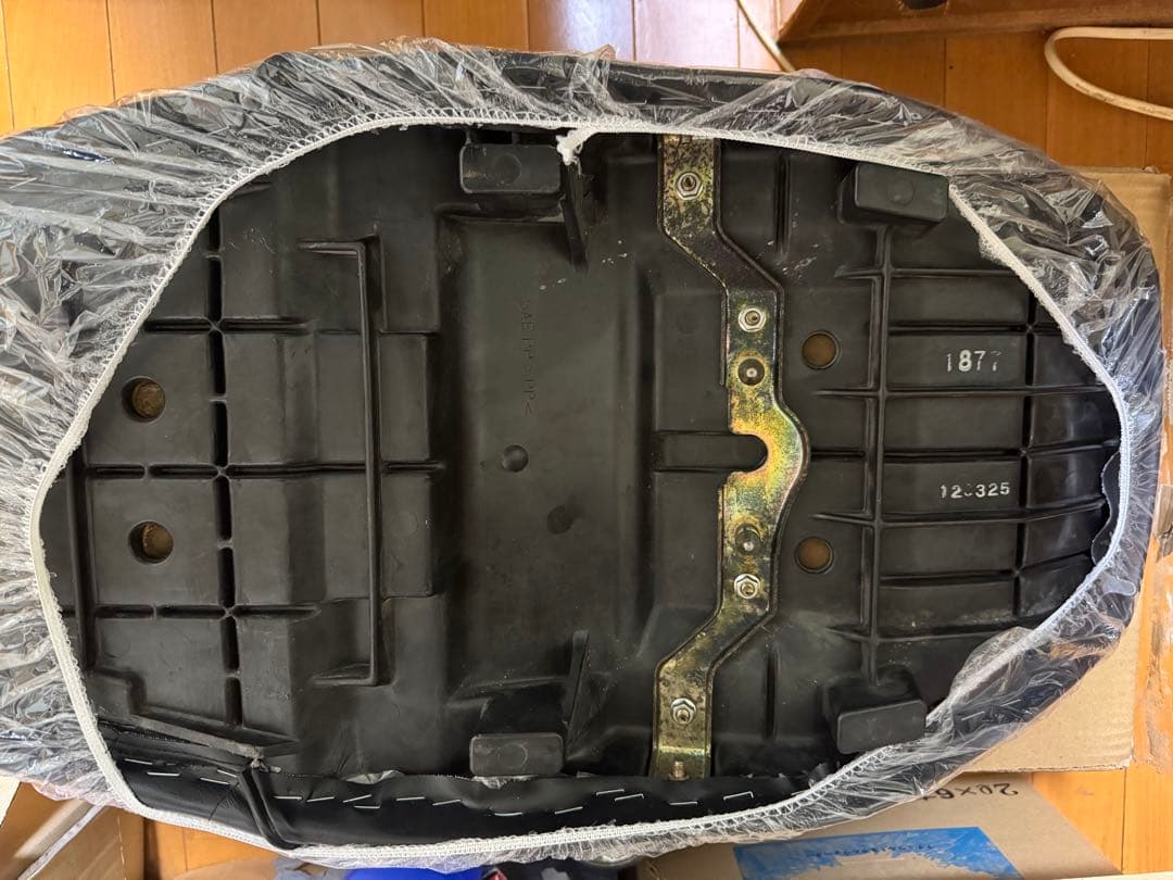 zrx400用タックロール風シート